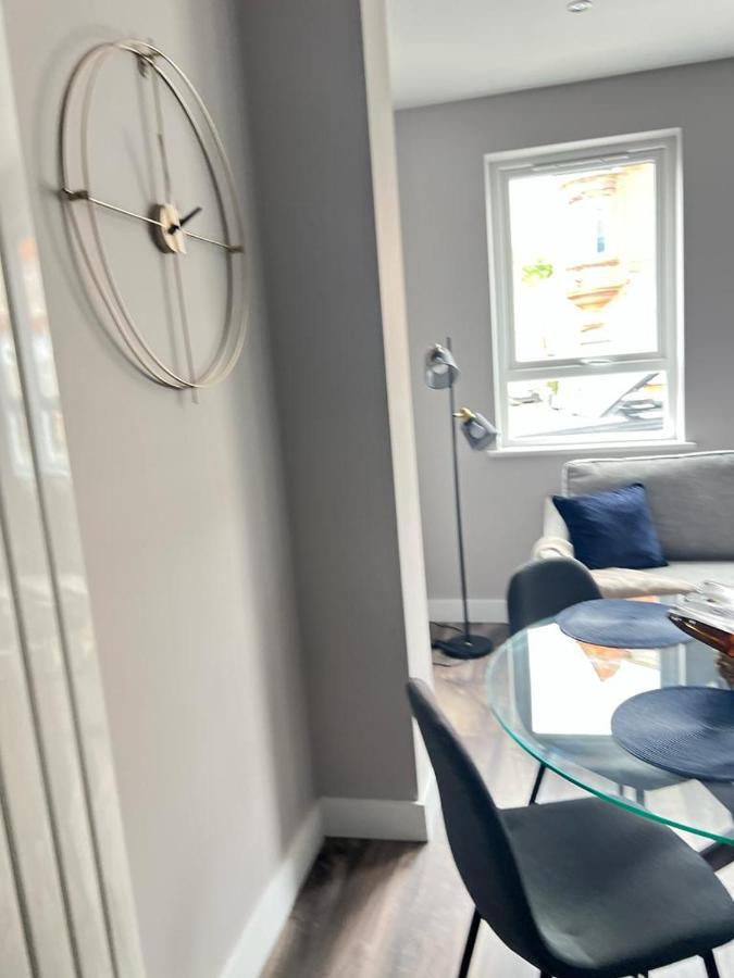 Central Belfast Modern Apartment Great Location Free Parking Exterior photo